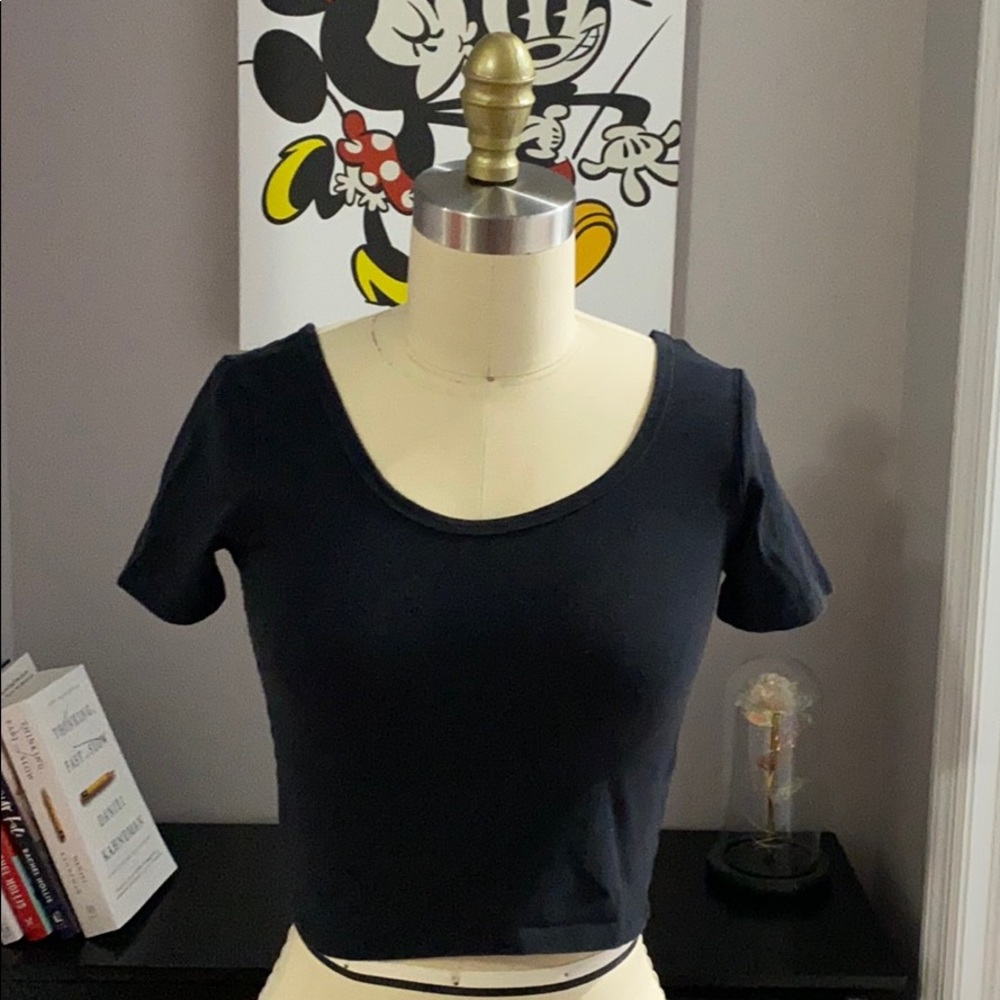 💫 Black Crop Tee - Picture 1 of 4